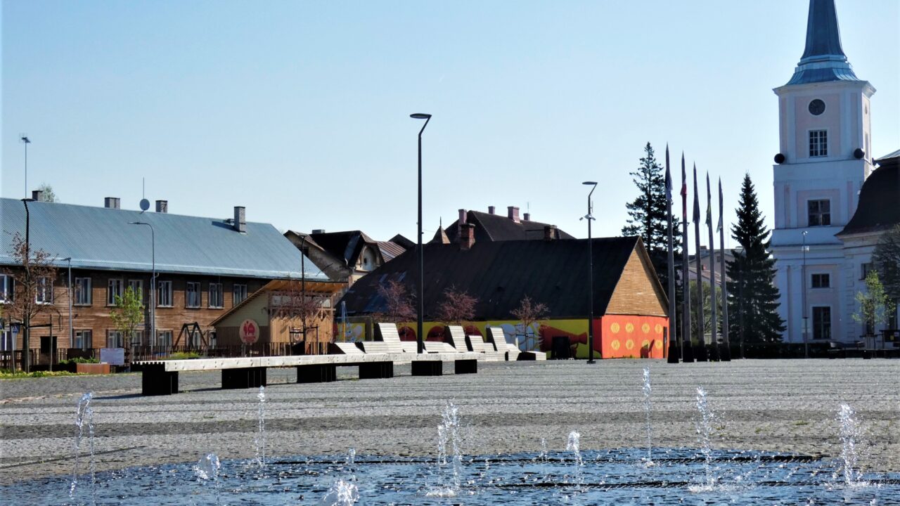 Pikaaegse Valga linnaarhitekti Jiři Tintěra doktoritöö vilju võib näha Valgas ringi jalutades: tühje hooneid on lammutatud, mitmeid väärtuslikke renoveeritud ning nii linnasüda kaunimaks tehtud | Foto: Jiři Tintěra