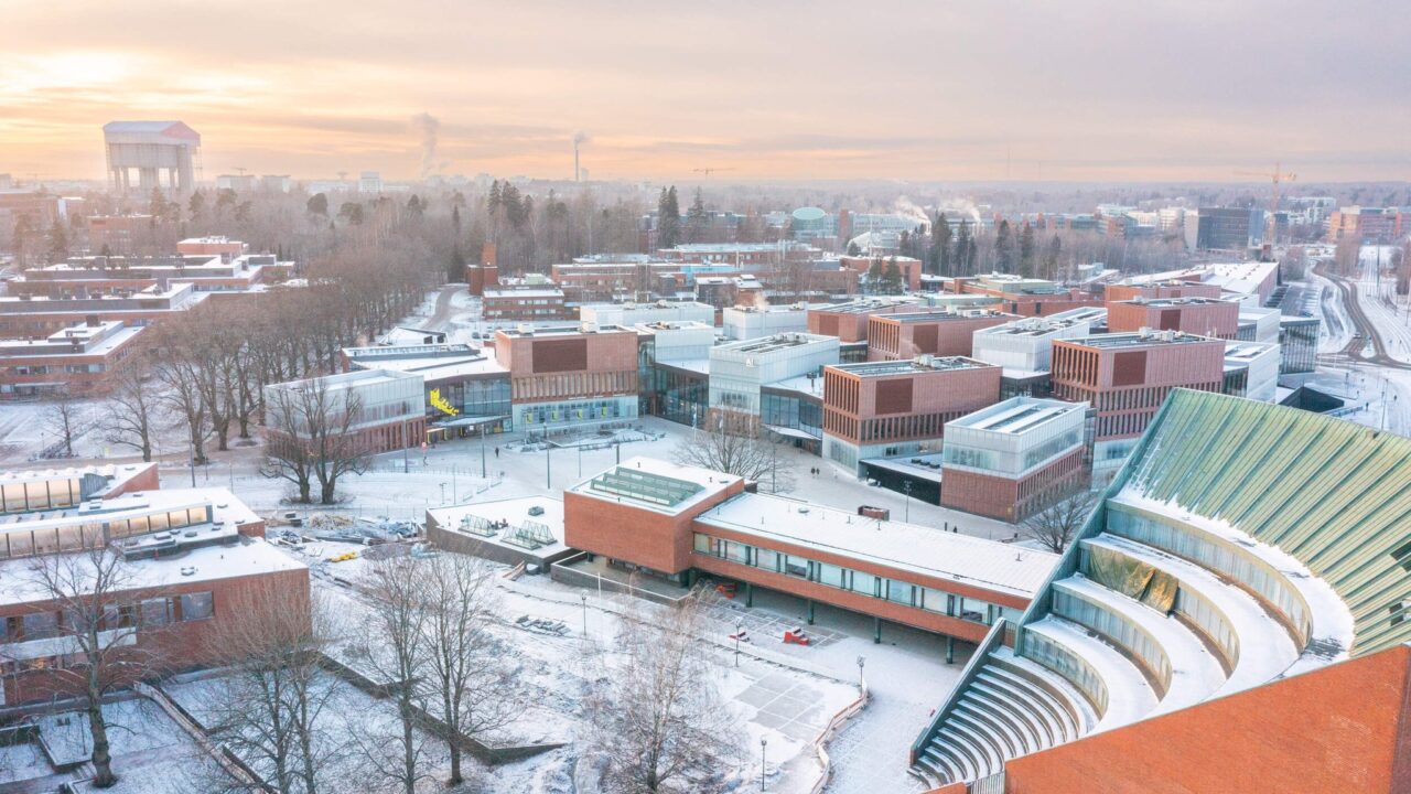 Teeri õppis Aalto kogemusest, et üliõpilaste oskusi tuleks rohkem hinnata, sest nad on tihti võimekamad, kui neist tavaliselt eeldatakse. Pildil Aalto Ülikooli kampus | Foto: Mikko Raskinen