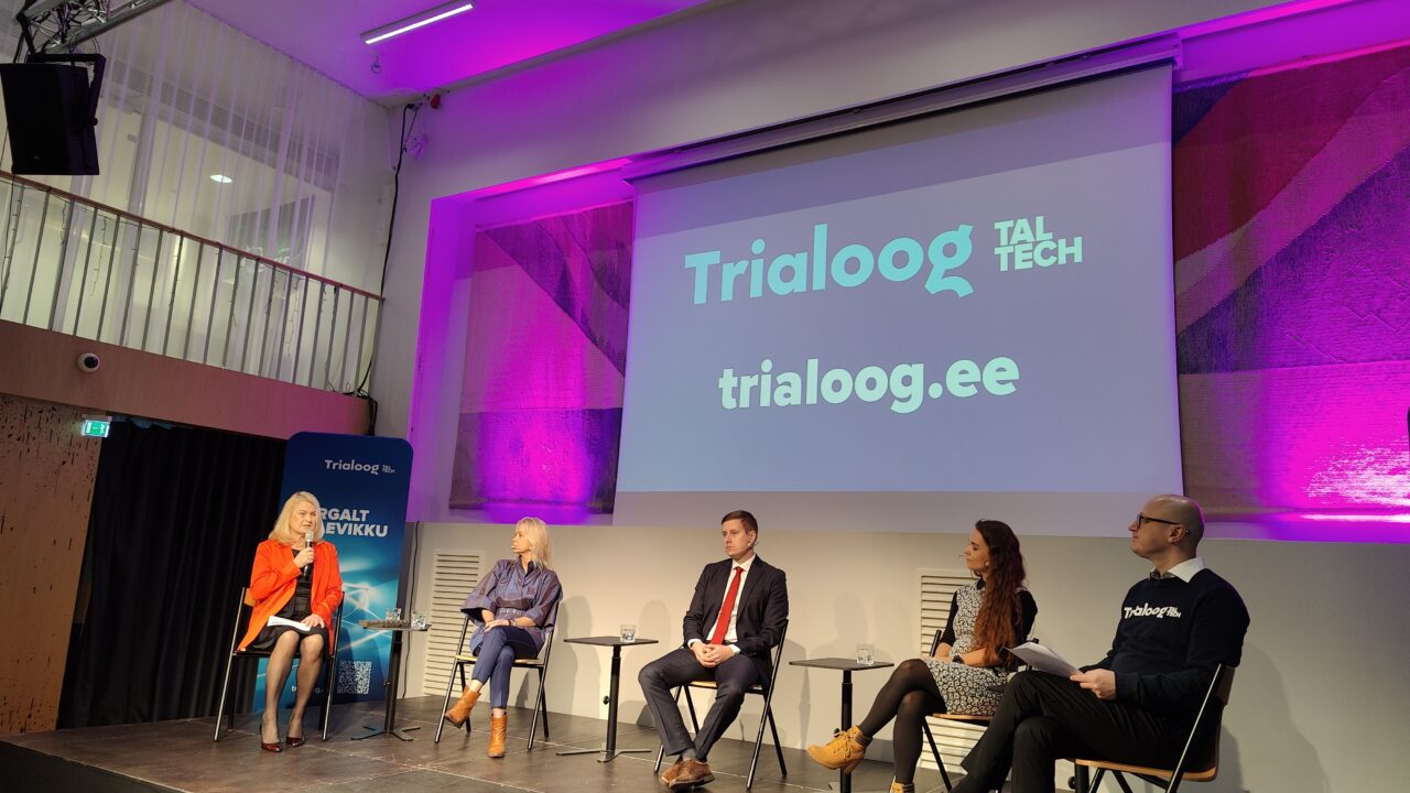 Trialoogi Tarbimisdebatt. Vasakult: Merle Ojasoo, Katrin Bats, Erkki Keldo, Eliis Salm, Silver Tambur. Foto: Eveliis Vaaks