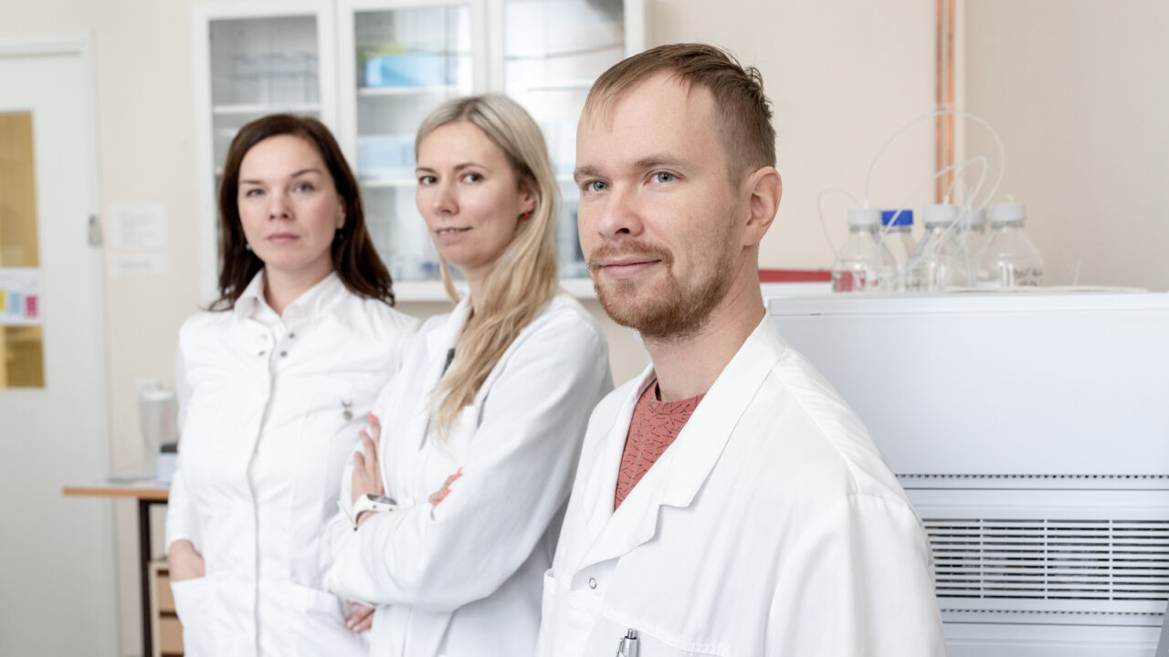 Vasakult: dr Anna-Liisa Kubo, dr Olesja Bondarenko, dr Grigori Vassiljev. Foto: Renee Altrov