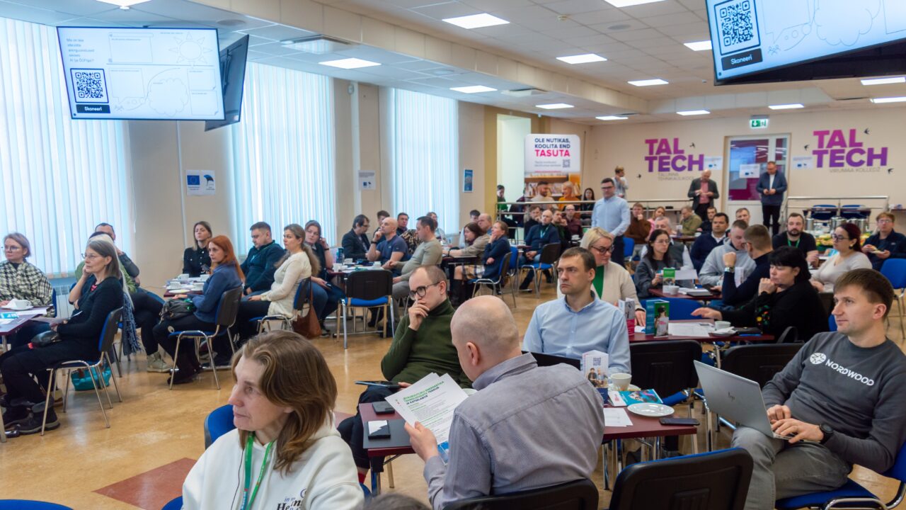 Tehisintellekt pole enam pelgalt tulevikuteema, vaid pakub tööstusele juba täna praktilisi lahendusi, mille rakendamist arutasid TalTechi Virumaa kolledži seminaril ettevõtjad ja teadlased. Foto: Dmitry Matveev