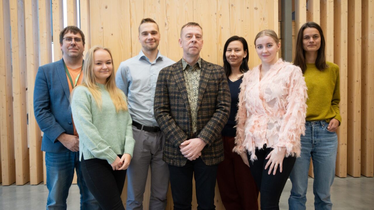 TalTech puitkonstruktsioonide uurimisgrupp. Vasakult: Eero Tuhkanen, Maarja Kauniste, Mattias Mihkelson, Alar Just, Katrin Nele Mäger, Jane Liise Vihmann, Johanna Liblik. Foto: Jane Liise Vihmann