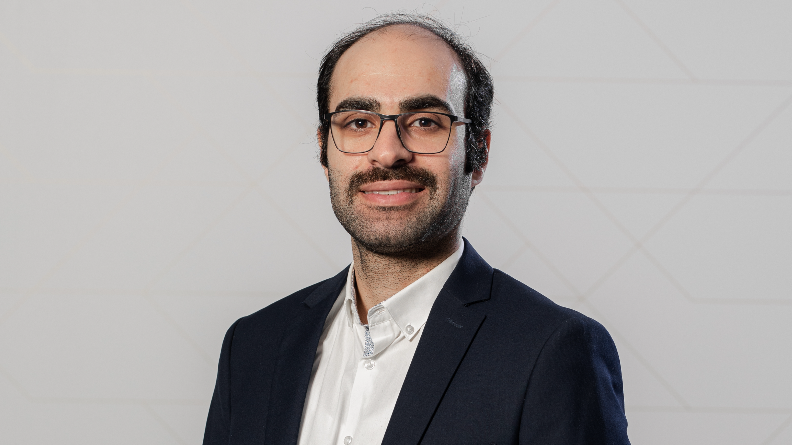 TalTechi Keemia ja biotehnoloogia instituudi doktorant Bashir Bashiri arutleb selle üle, kuidas algoritm aitab meil tervislikumalt süüa. Foto: Erakogu