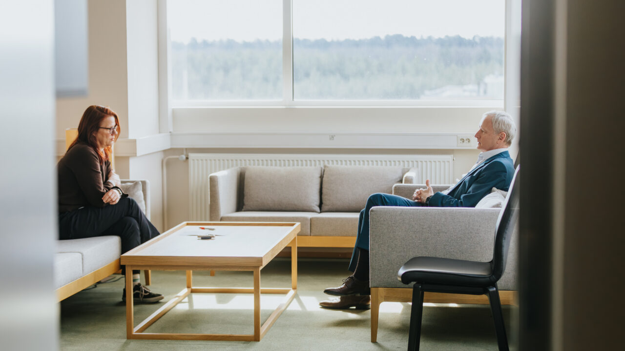 TalTechi rektor Tiit Land selgitab, miks ta soovib jätkata ametis, milline on ülikooli roll majanduses ja kuidas kujundada tulevikku. Foto: Karl-Kristjan Nigesen