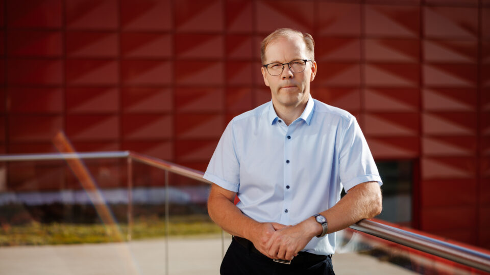Professor Jarek Kurnitski töö tulemused aitavad kujundada tervislikumaid, energiatõhusamaid ja taskukohasemaid elukeskkondi Eestis ja Euroopas. Foto: Rene Lutterus