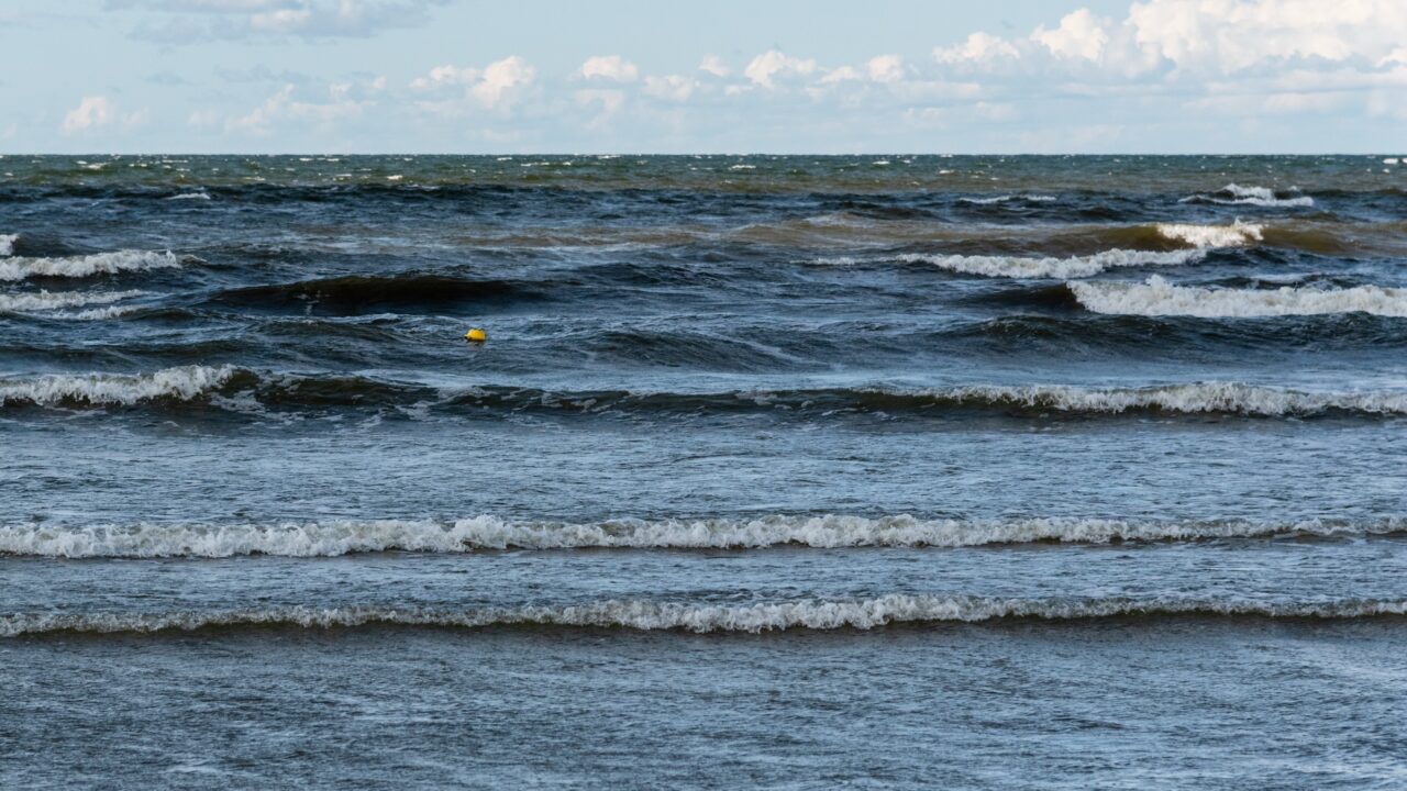 Lainetuse pidevseirejaamad suurendavad teadlikkust, kuid täielik ülevaade Eesti merealal toimuvast on veel helesinine unistus. Foto: Sander Rikka
