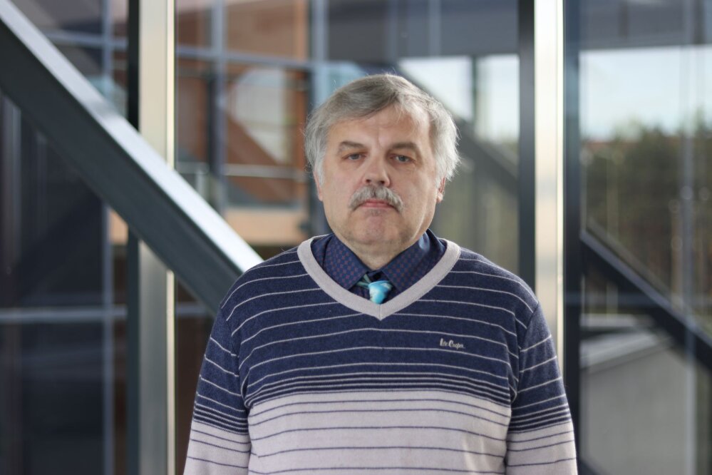 Dotsent Holger Mölderi sõnul kujundavad tehisintellekti reegleid suurriigid, kuid väikeriigid saavad oma mõjuvõimu kasvatada, kui tegutsevad koostöös ja järjekindlalt. Foto: TalTech