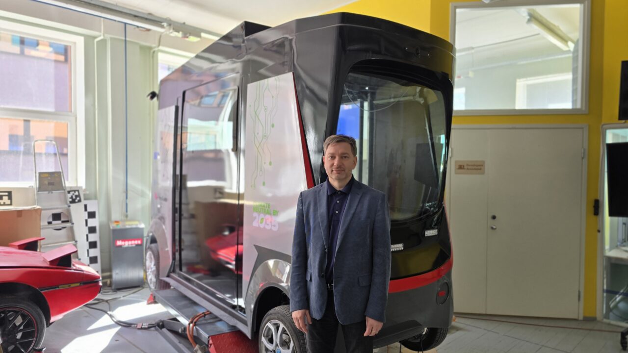 Selli sõnul on TalTechi autonoomsete sõidukite uurimisrühm osalenud mitmes Euroopa projektis, mille puhul on osutunud nende tugevuseks just omaenda autonoomne sõiduk. Foto: TalTech