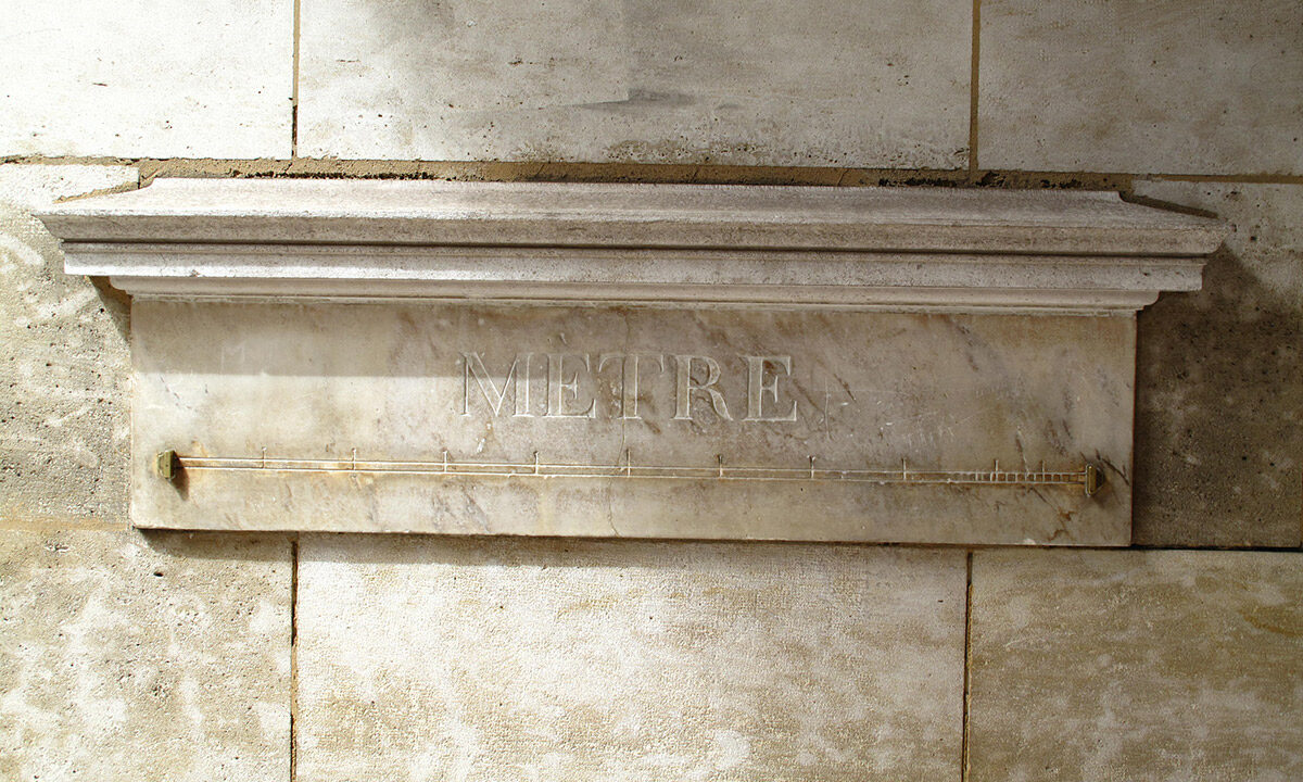 Meetri esialgne etalon Pariisis, 36 rue de Vaugirard hoone küljes. Foto: Ken Eckert, CC.