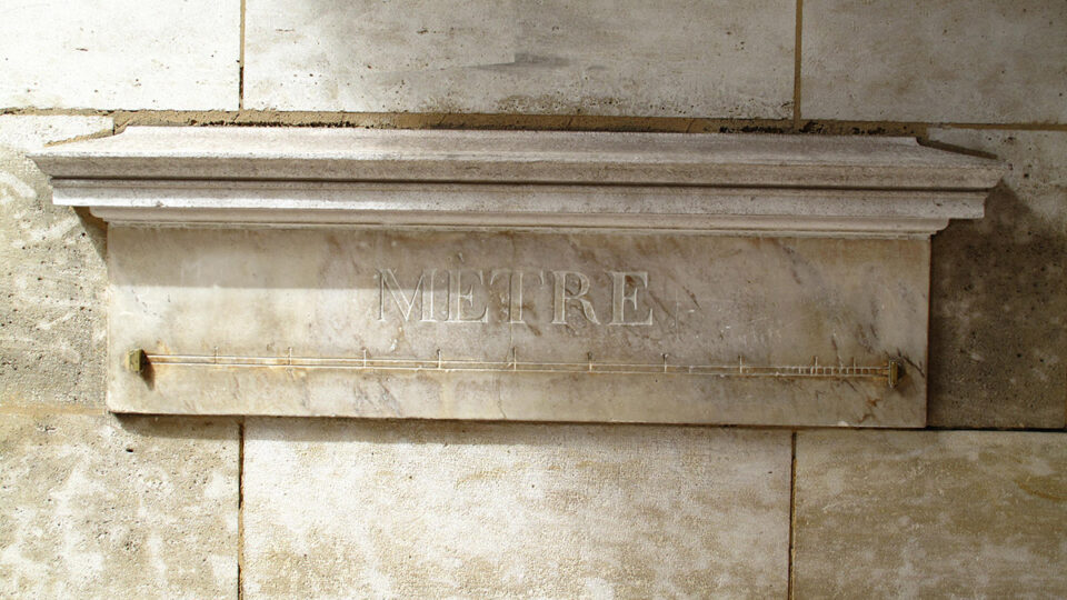 Meetri esialgne etalon Pariisis, 36 rue de Vaugirard hoone küljes. Foto: Ken Eckert, CC.