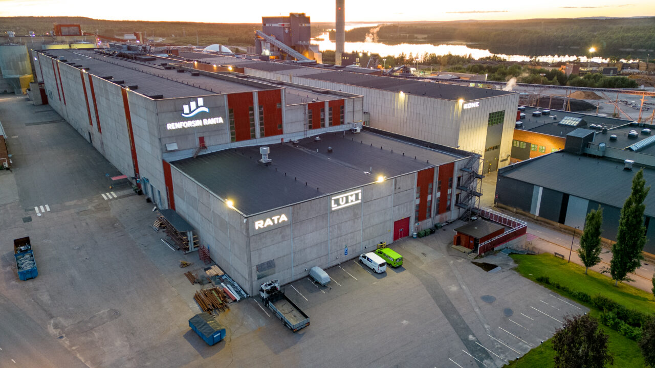 LUMI superarvutuskeskus tegutseb endises paberivabrikus, mille muutmine tipptasemel teadustaristuks on näide nutikast ja keskkonnasäästlikust ümberkujundamisest. Foto: Mikael Kanerva, CSC