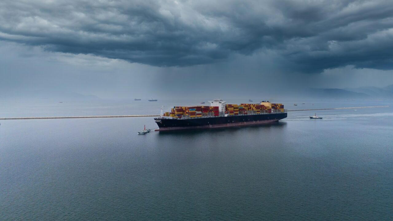 Since the end of 2023, Ukrainian maritime transport has been directed through a protected corridor along the Romanian coast. The image is illustrative. Photo: Getty/Unsplash.