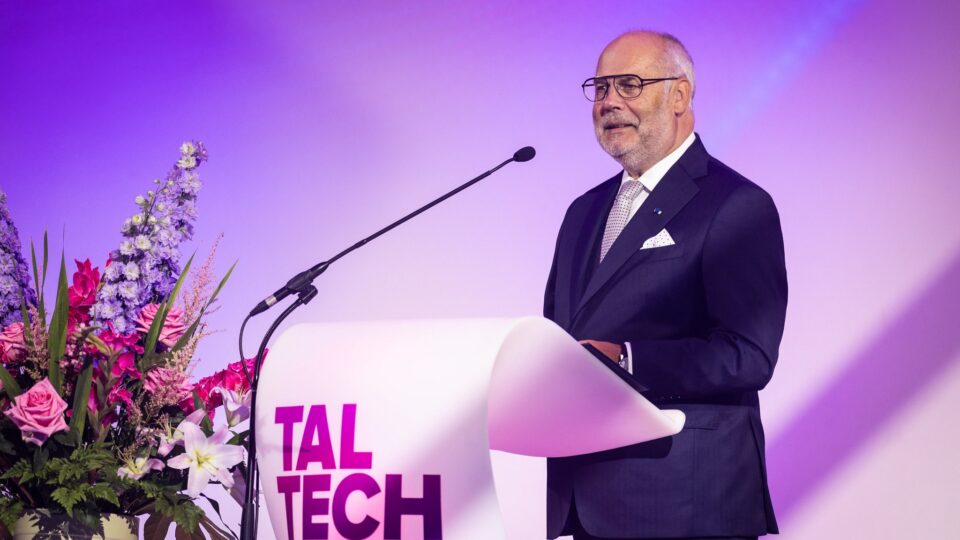 Eesti Vabariigi president Alar Karis ütles TalTechi rektori Tiit Landi ametissevannutamise tseremoonial, et Tehnikaülikool loodi Eesti iseseisvuse alustalana. Foto: TalTech