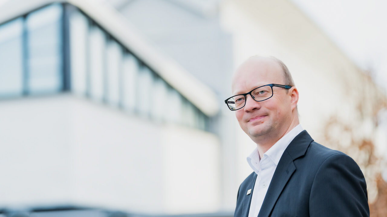 TalTechi IT-teaduskonna dekaan Gert Jervan rääkis, et tehisintellekti ajastul on juhtide kõige olulisemaks oskuseks teadlik suhtumine andmetesse. See tähendab mõista, millises seisus on ettevõtte andmed, mida nendega tohib teha ja kuidas tagada, et nende kasutamine ei tekitaks riske. Foto: TalTech