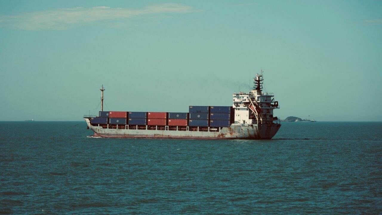 The green transition in shipping is not limited to the Baltic Sea – global cargo transport also requires costly innovations. Photo: Pexels