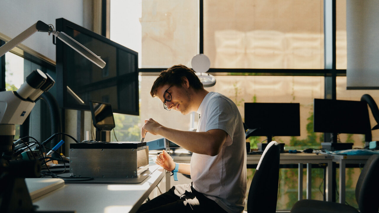 Drüssler tõdes, et kuigi Euroopa teadus on maailmatasemel, ei jõua teadustulemused piisavas mahus turule ning uute ettevõtete loomine edeneb aeglaselt – sel põhjusel on tekkinud Euroopa ja USA vahele märgatav arengulõhe. Foto: UnternehmerTUM