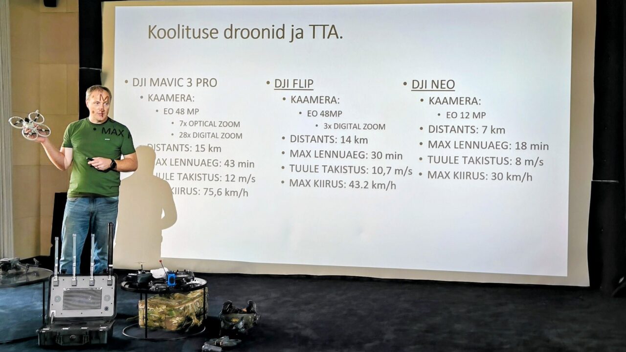 Kotka sõnul tugineb programm nn sõela- või lehtrimeetodile: kõigepealt kaasatakse võimalikult lai huviliste ring, et kõik asjast huvitatud saaksid isiklikult kogeda ja otsustada, kas droonindus on nende jaoks. Tõsisema huvi korral saab hiljem jätkata juba keerukamatel koolitustel, et treenida professionaalseks droonipiloodiks. Foto: Martin Villig
