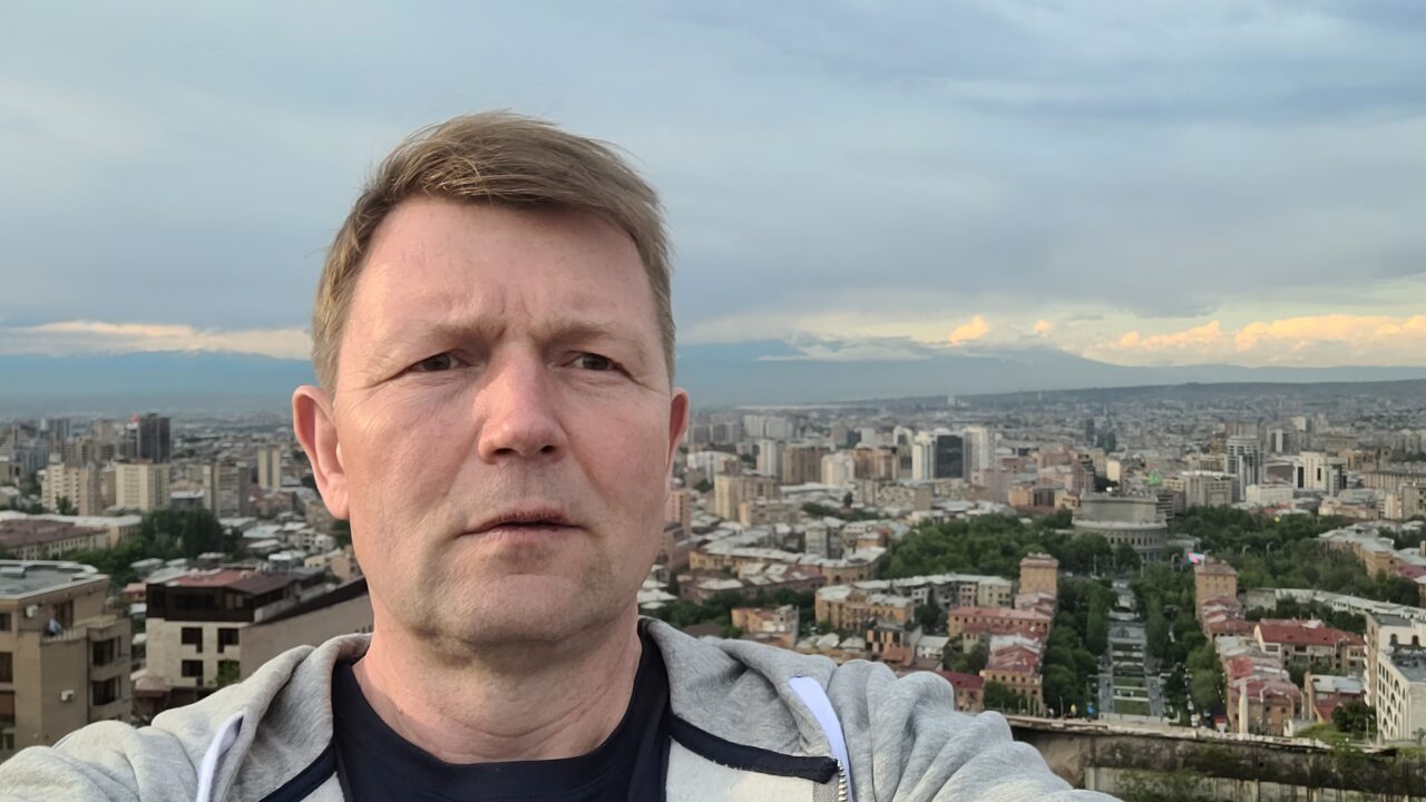 Nigol peab sektori keskseks küsimuseks liiklusohutust, eriti linnades. Tema sõnul leiab linna aset lubamatult palju raskete vigastuste ja hukkumistega lõppevaid intsidente. Vaja on nii paremat taristut kui ka järelevalvet ning selgemat liikluskultuuri. Foto: Margus Nigol