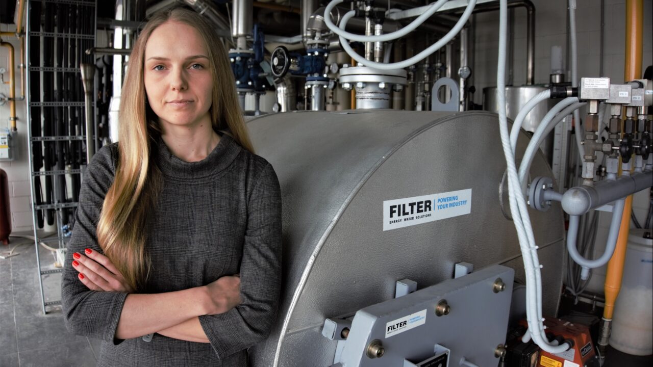 Teise kursuse tudengina läks Põlluveer praktikandiks tööstuslikke energia- ja veelahendusi pakkuvasse Filterisse. Täna on ta sama ettevõtte hingekirjas  kui osalise koormusega insener. Foto: Erakogu