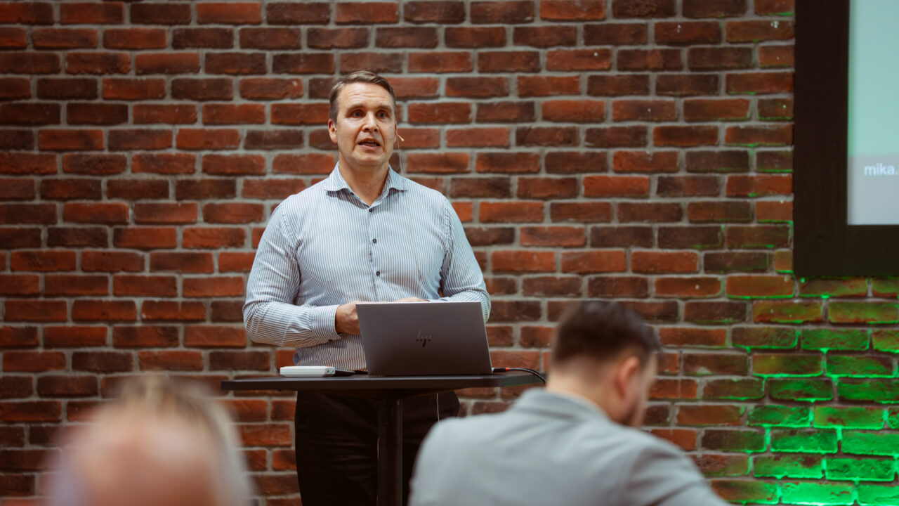 Helsingi Ülikooli haigla meditsiinifüüsik Mika Kortesniemi rõhutas, et tervishoid liigub kiiresti andmepõhise ajastu suunas, kuid „ligi 97% meditsiinisektori andmetest jääb praegu vähemalt osaliselt kasutamata“. Foto: Virgo Haan