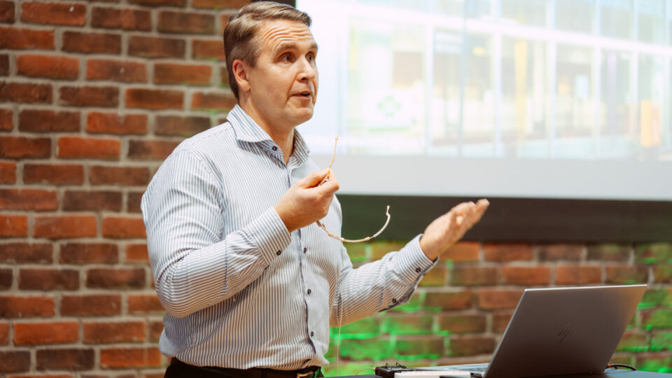 ;ola Kortesniemi sõnul ei seisne tervisetehnoloogia muutused üksikutes uutes tehnoloogiates, vaid selles, kuidas need omavahel töötama pannakse. Foto: Virgo Haan