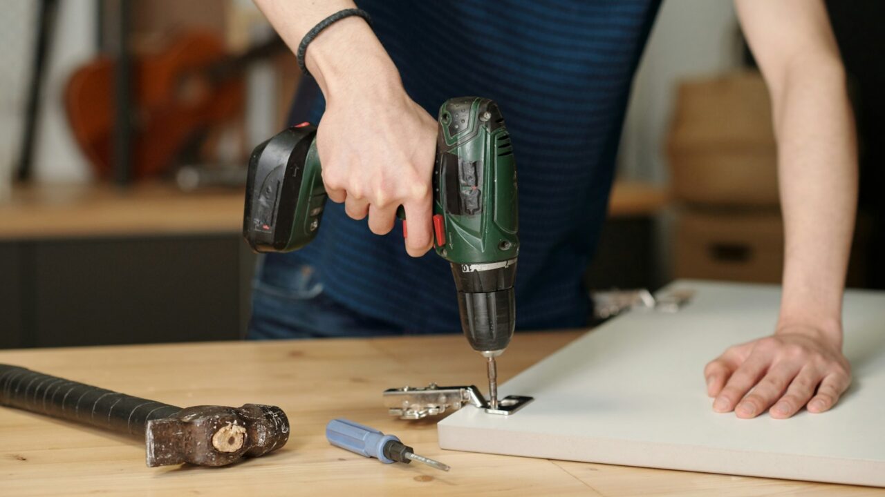 Tööstuslikus vineeritootmises on haaba ja sangleppa seni vähe kasutatud, sest nende tihedus ja mehaaniline tugevus on väiksemad kui kasel. Foto: Getty / Unsplash