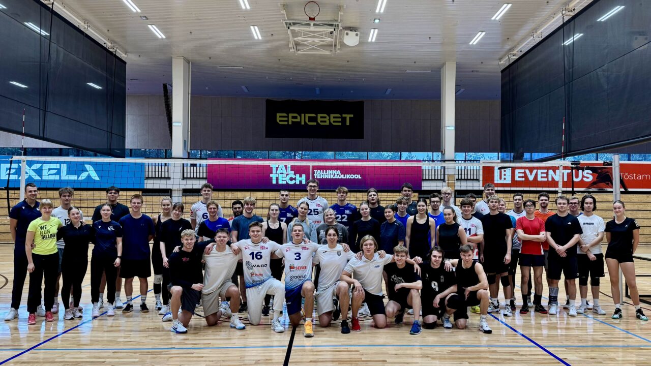 TalTechi sihtkapitali ja üliõpilasarengu prorektori Hendrik Volli sõnul on spordil täita ülikooli elus strateegiliselt oluline roll. TalTech tahab pakkuda tudengitele parimat võimalikku ülikoolikogemust, mida ilmestavad ka kõikvõimalikud huvitegevused. Fotol võrkpallimeeskond tudengitele võrkpallipäeva läbi viimas. Foto: TalTech spordiklubi
