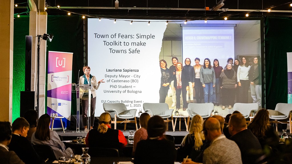 Lauriana Sapienza tutvustas projekti Town of Fears – tööriistakomplekti, mis aitab planeerida linnaruumi turvaliselt ja soolise tundlikkusega. Foto: Karolin Köster