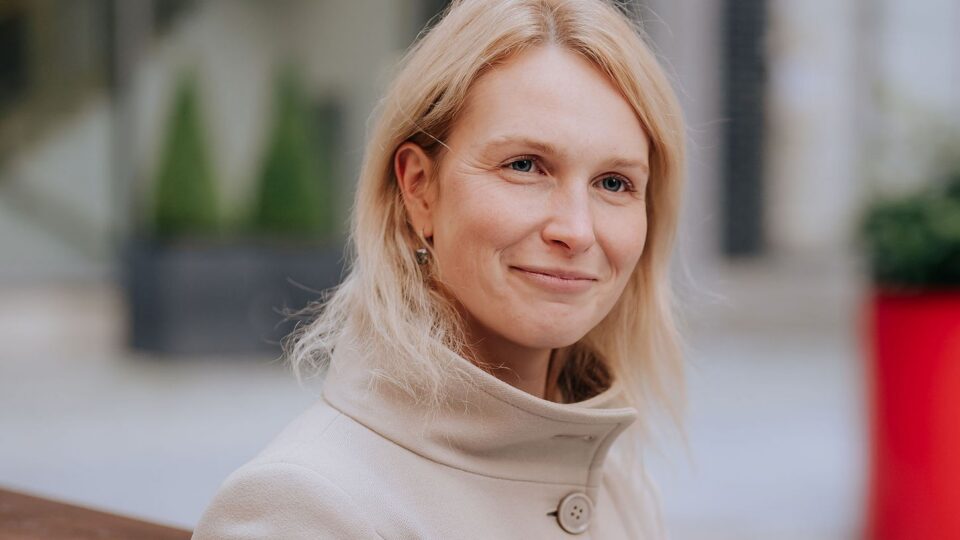 TalTechi Tervisetehnoloogiate instituudi doktorant, samal ajal PERHis neeruarstina töötav Annika Adoberg teeb uurimustööd, mille siht on muuta kroonilise neeruhaiguse ravi täpsemaks, personaalsemaks ja pikemas vaates tervist paremini hoidvaks. Foto: Erakogu