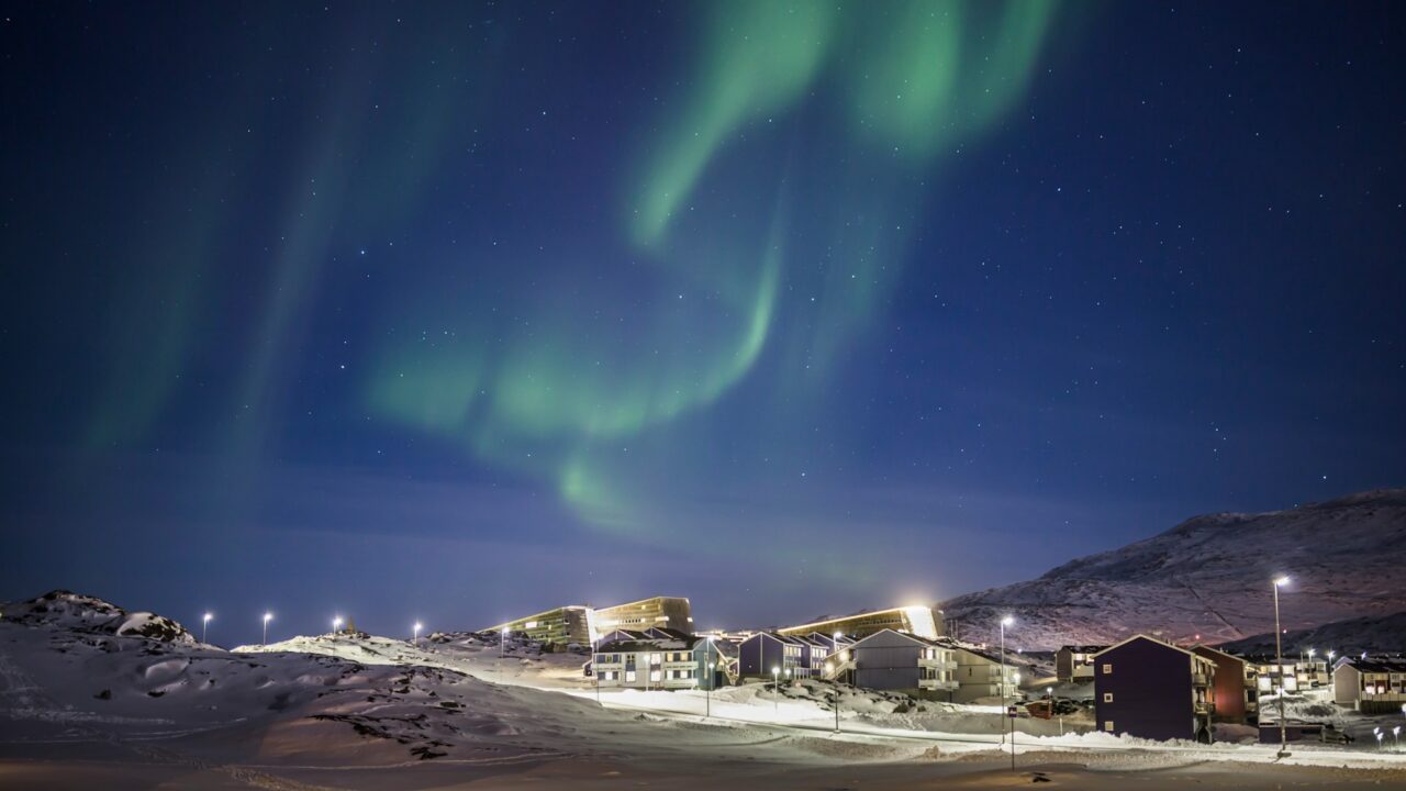 Virmalised Nuuki kohal. Foto: Aningaaq Rosing Carlsen / Unsplash