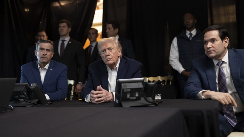 CIA direktor John Ratcliffe, USA president Donald Trump ja välisminister Marco Rubio jälgivad 3. jaanuaril 2026 Mar-a-Lagos Palm Beachis Venezuelas toimuvaid USA sõjalisi operatsioone. Foto: Valge Maja
