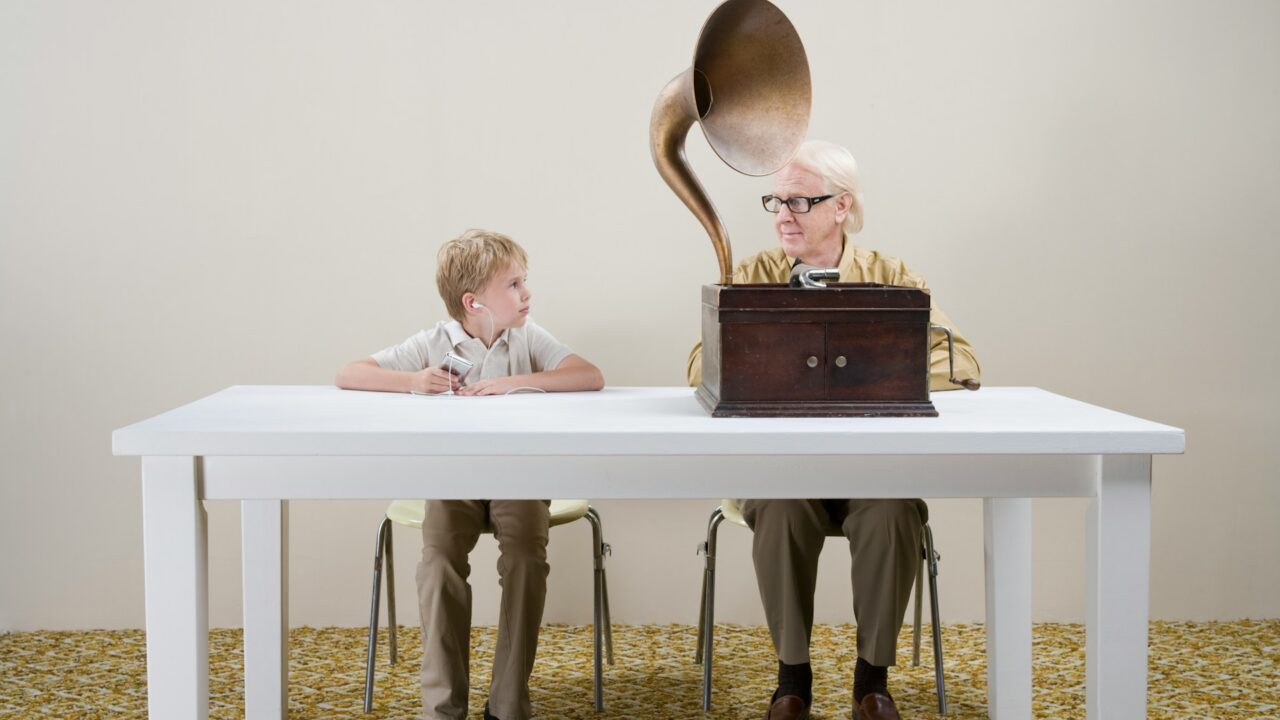 Lõhe süveneb tavaliselt siis, kui põlvkonnad ei vaheta kogemusi või räägivad pikemat aega teineteisest mööda. Foto: Getty / Unsplash
