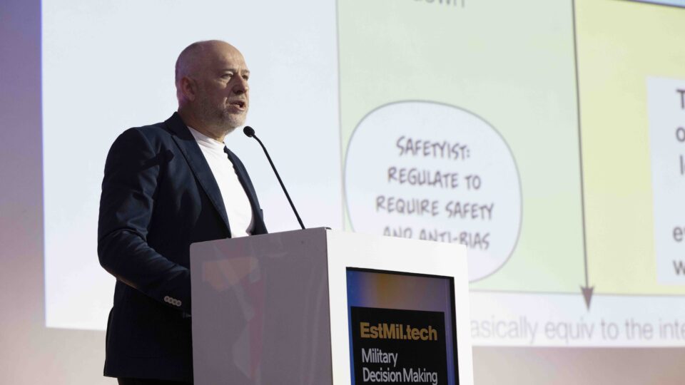 Tanel Tammet ei usu kiiresse ja järsku AI-murrangusse. Tulevikustsenaariumidest rääkides peab ta kõige realistlikumaks ebaühtlast arengut, mida iseloomustab mõne valdkonna kiire arenguhüpe ja teise samaaegne toppamine. Foto: TalTech