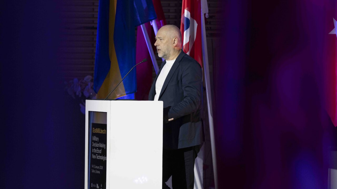 Küsimusele, kas suurem oht peitub tehisintellekti pahatahtlikus kasutuses või ootamatutes kõrvalmõjudes, vastas Tammet, et need ei kuulu tema hinnangul peamiste riskide hulka. Teda teeb murelikumaks tehisintellekti laiem ühiskondlik mõju – eeskätt see, et majanduslik ja poliitiline võim koondub väheste kätte. Foto: TalTech