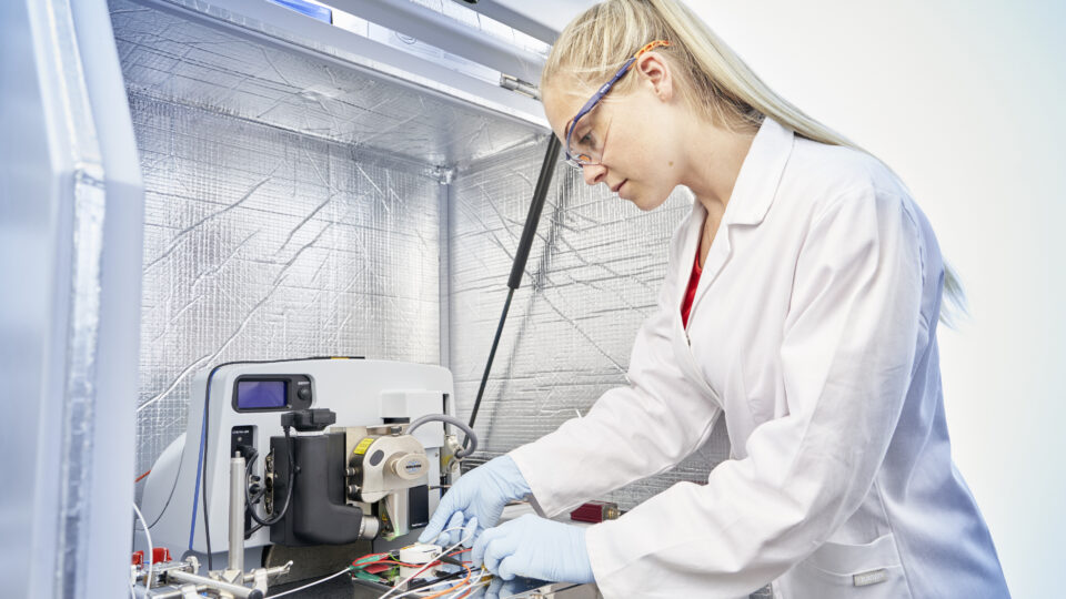 Ragle Raudsepp ütleb, et inseneeria võlu peitub selle mitmekesisuses – ühel päeval saad teha katseid, teisel kujundada uusi lahendusi. Foto: Erakogu