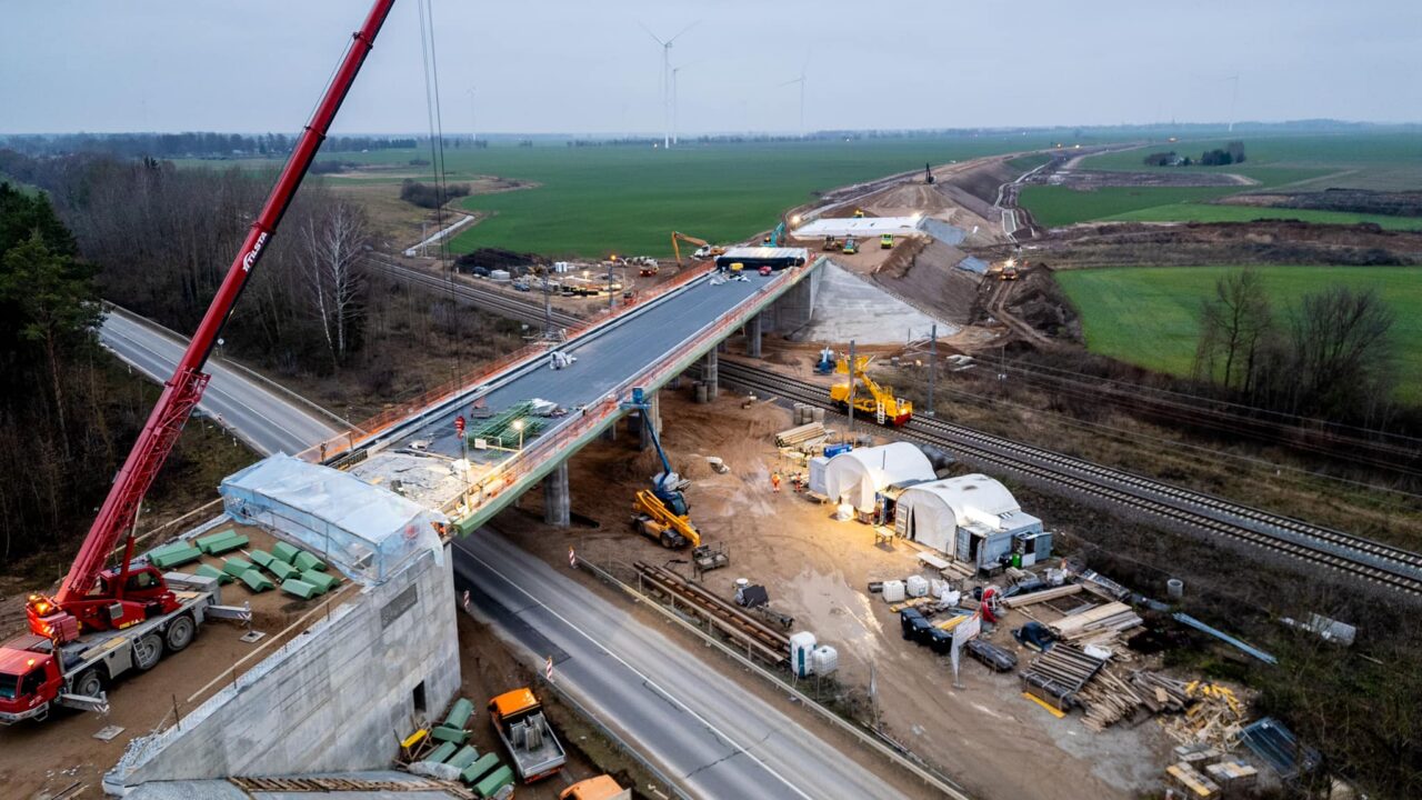 Rail Baltic ehitusmaastikul: valmiv viadukt ja taristuühendused – suurprojekt kerkib samm-sammult „maa seest välja“. Foto: Rail Baltic