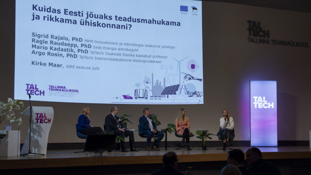 Üks teravamaid arutelukohti puudutas riski. Rosin ja Kadastik kirjeldasid, miks kipub ettevõtete ja ülikoolide vaheline koostöö sageli takerduma: teadlased elavad projektist projektini ning ühe ettevõtmise ebaõnnestumine võib tuua kaasa terve uurimisrühma lagunemise. Foto: Anneliis Tomingas