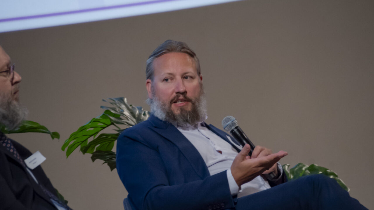 Mario Kadastiku sõnul on doktorikraad eelkõige mõtlemisvõimekuse tõend, omamoodi kvaliteedimärk, mis annab märku võimest iseseisvalt ja süvitsi mõelda, probleeme analüüsida ning teadmisi arendada. Foto: Anneliis Tomingas