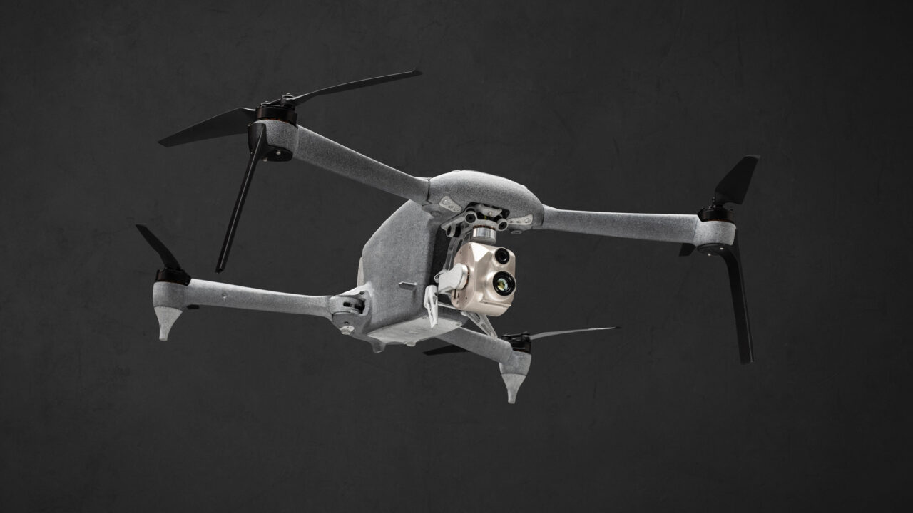 Droonide autonoomsuse osas on Voitka realist. Ta möönis, et tehnoloogia suudab juba täna palju – droon võib lennata ka keerulistes oludes, täita etteantud ülesandeid ja kasutada nutikaid abisüsteeme. Kuid otsus, kelle suunas ja millal tegutseda, jääb tema hinnangul inimesele. Fotol Krattworksi Ghost Dragon – taktikaline luure- ja seiredroon, mis on varustatud soojus- ja tavakaameraga ning segamiskindla raadiosidega. Foto: Krattworks