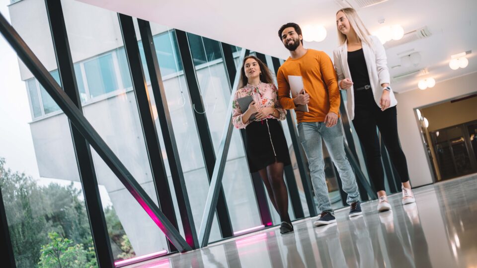 Seminar on suunatud nii bakalaureusetudengitele kui ka vilistlastele, kes kaaluvad magistriõpet, kuid pole veel lõplikku otsust teinud. Kahe tunni jooksul arutatakse muuhulgas seda, kuidas mõjutab magistriharidus hilisemat palgataset ja vilistlaste karjäärivalikuid ning millised on sisseastumise praktilised nüansid. Foto: TaltTech