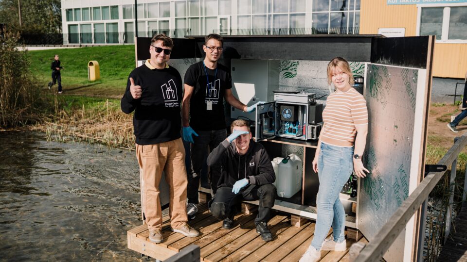 Linnasulpsu meeskonnaliikmed (vasakult) Peeter Laas, Ciprian Briciu-Burghina, Kris-Robin Sirge ja Tartu linnavalitsuse projektijuht Marion Kade. Foto: Mana Kaasik