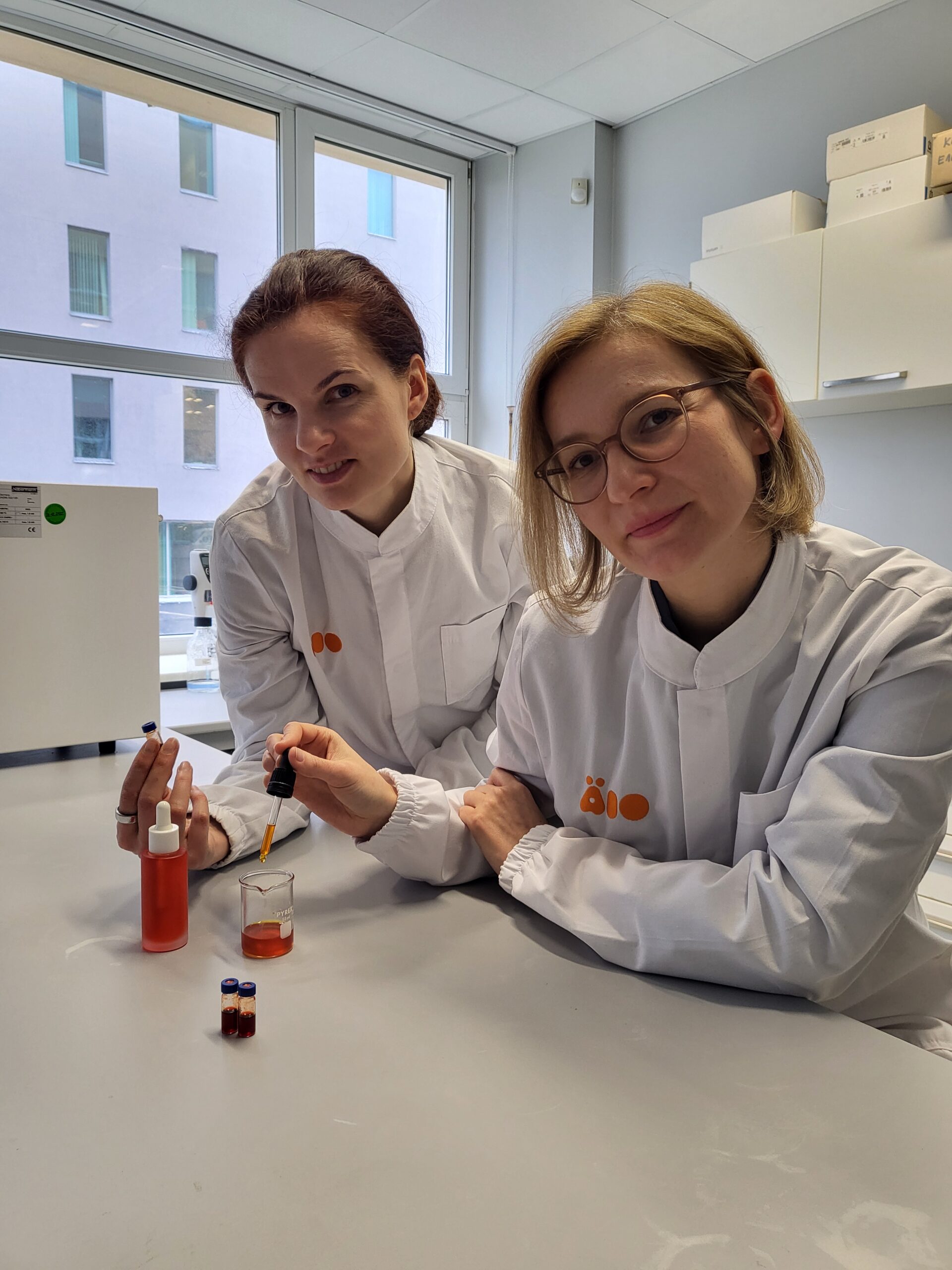 Tilk! tegevjuht ja tootearendaja Pille Lengi (vasakul) ning Äio kosmeetikaarenduste juht Magdalena Kozioli. Foto: Äio