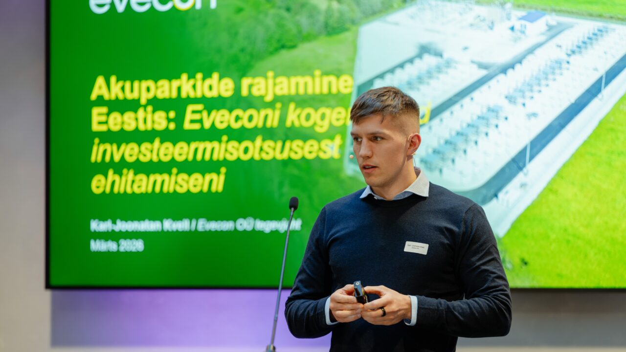 Eveconi tegevjuht Karl-Joonatan Kvell rääkis TalTechi energiakonverentsil akuparkide rajamisest Eestis ning paindlikkuse kasvavast tähtsusest energiaturul. Foto: Tanel Meos
