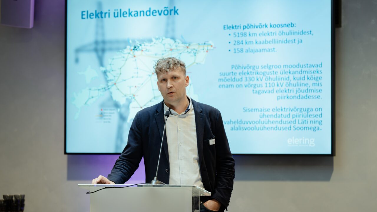 Eleringi alajaamade üksuse juht Reigo Haug rääkis TalTechi energiakonverentsil elektri ülekandevõrgu rollist energiasüsteemi töökindluse ja paindlikkuse tagamisel. Foto: Tanel Meos