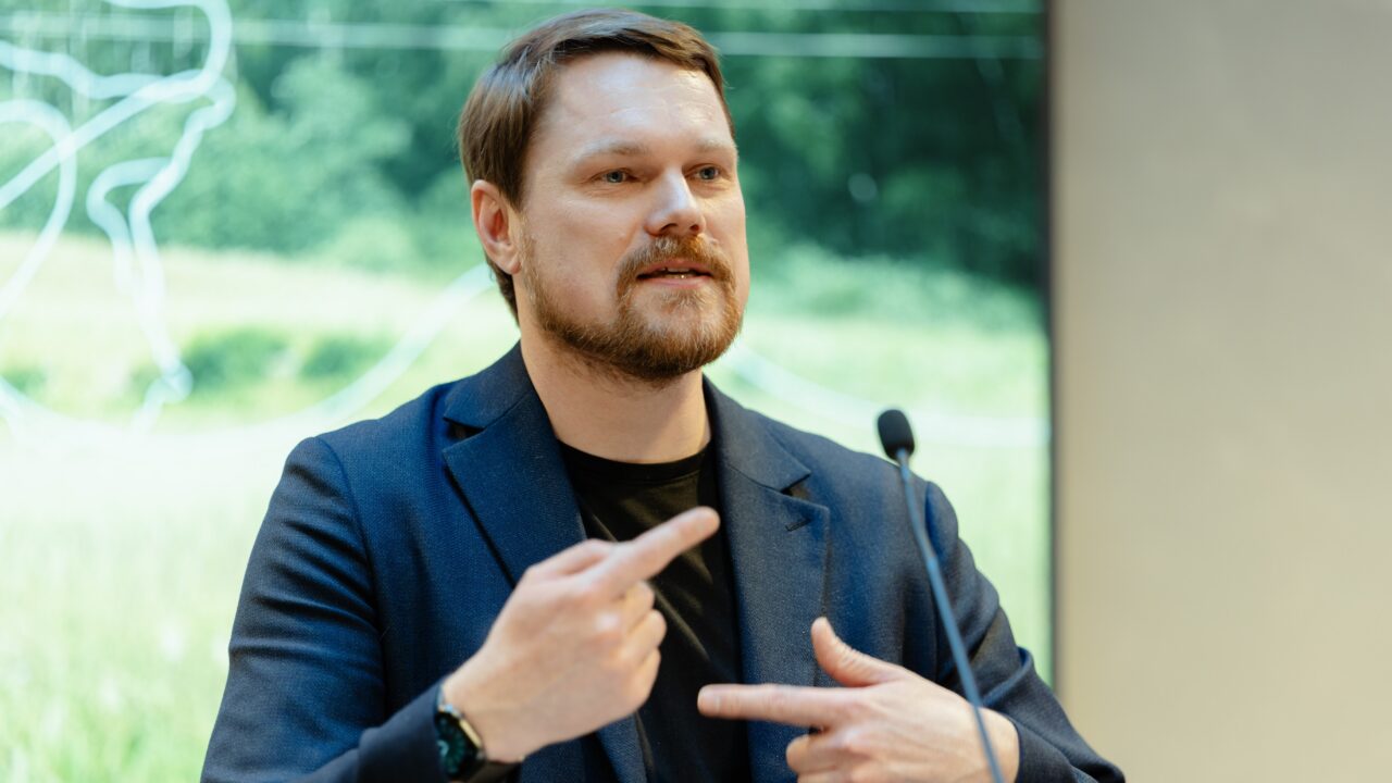 Elektrilevi juhatuse esimees Mihkel Härm rääkis TalTechi energiakonverentsil võrguarenduse ajasurvest ning sellest, et nutikad lahendused toimivad vaid siis, kui nende taga on piisav füüsiline taristu. Foto: Tanel Meos