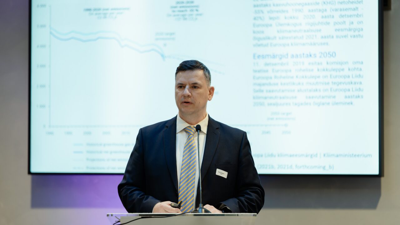 TalTechi inseneriteaduskonna dekaan Fjodor Sergejev rõhutas konverentsil „Energialahenduste väljakutsed“, et energiapöörde edu ei sünni ühest imelahendusest, vaid eri tehnoloogiate sidumisest toimivaks tervikuks. Foto: Tanel Meos