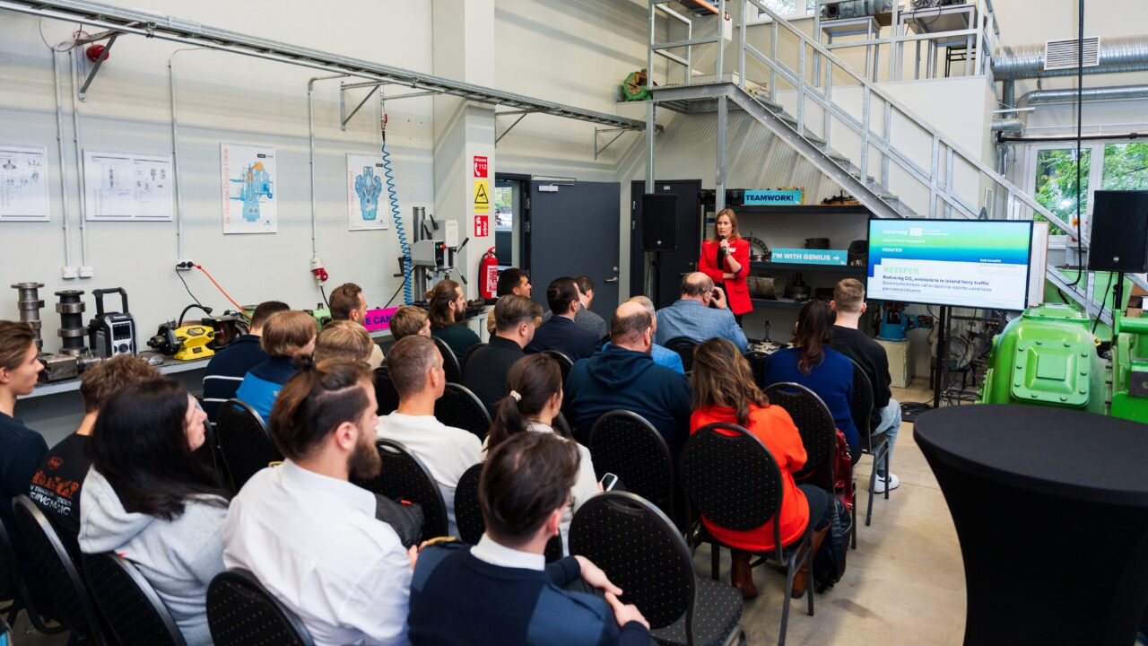 Kadi Kasepõld esinemas MarineHäkki häkatonil. Foto: Henri-Kristian Kirsip