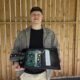 Mihkel Türnpuu näitab Adaledi lahendust, mis võimaldab tänavavalgustustaristut kasutada tulevikus paindlikuma energiavõrguna. Foto: TalTech