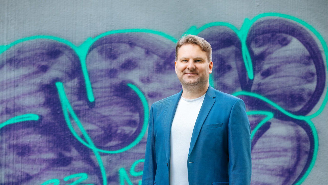 Aivo Olevi hinnangul ei asenda tehisaru mõtlemist, vaid võib seda võimendada – kui inimene säilitab kriitilise hoiaku. Foto: Karl-Kristjan Nigesen