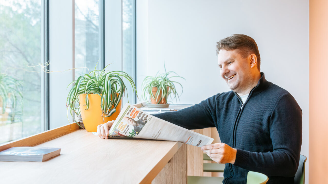 Aivo Olevi enda tee teadusesse ei olnud sirgjooneline: enne keeletehnoloogiat õppis ta majandust, psühholoogiat ja IT-d ning töötas tarkvaraarenduse projektides. Foto: Karl-Kristjan Nigesen